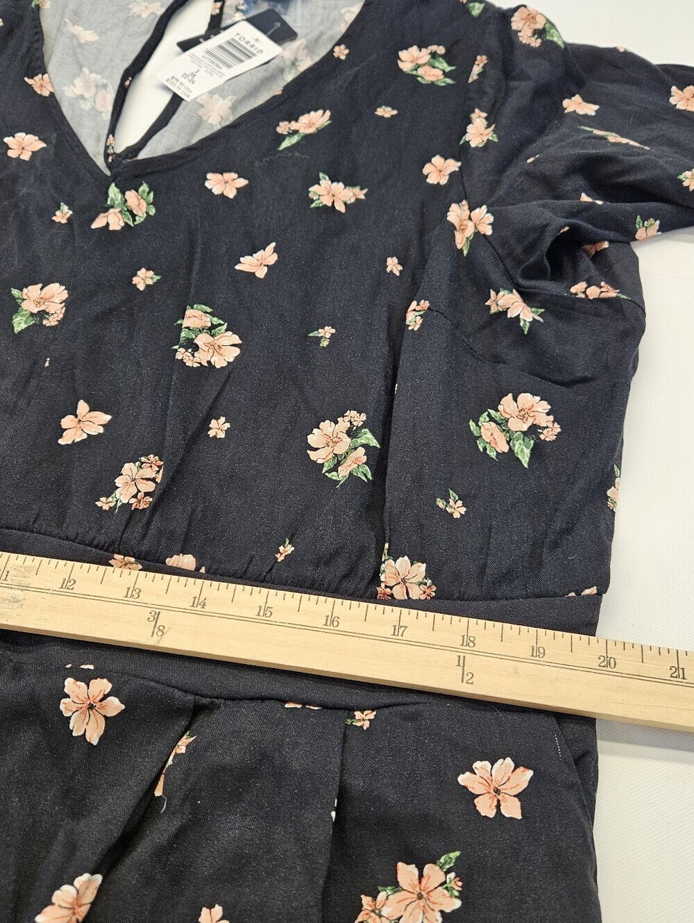 Torrid Women's Stretch Challis Flutter Sleeve Jumpsuit Black Floral NWT Sz 3X - Picture 6 of 9